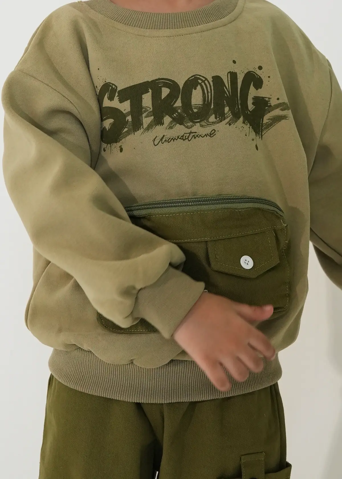strong vibes cargo set olive 3